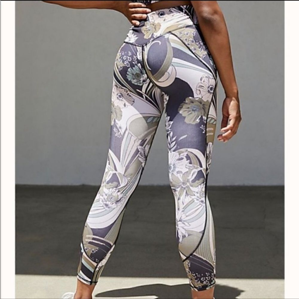 Free People Wave Crush Leggings Black Combo Small Floral - Picture 2 of 6